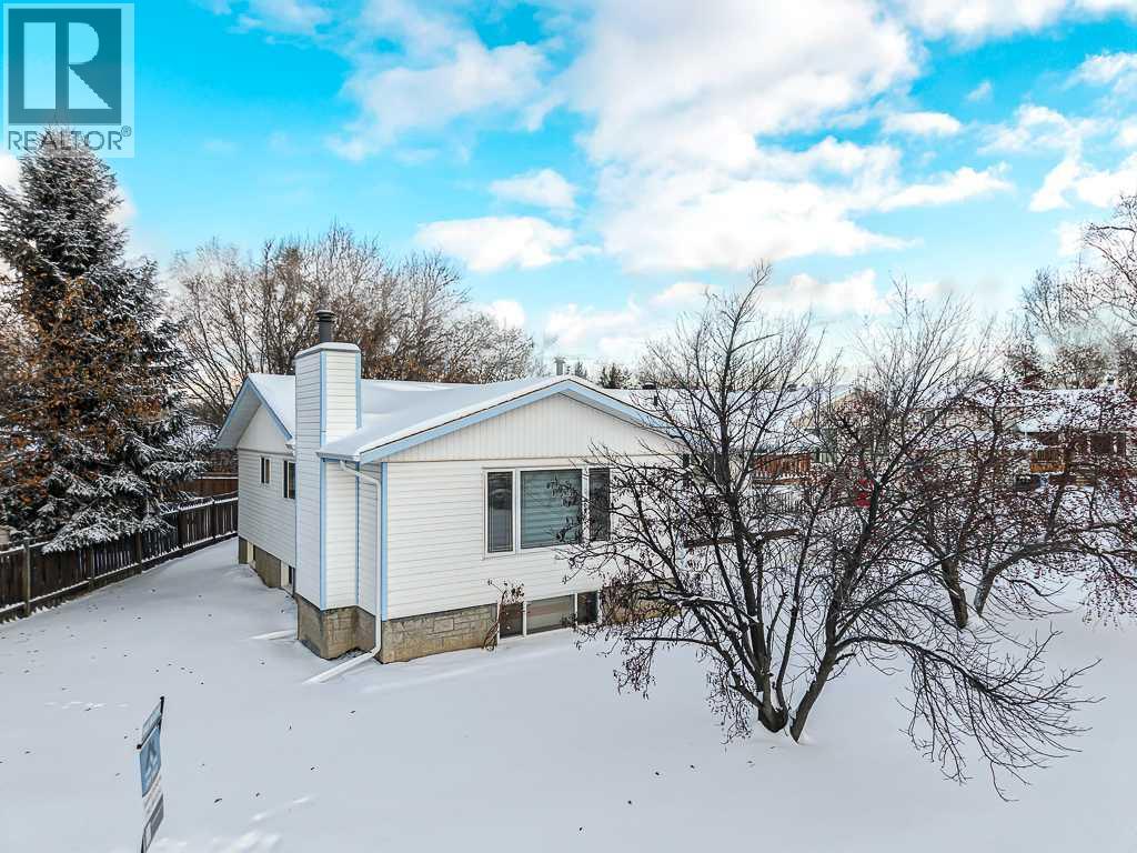 111 Christina Court, Fort Mcmurray, Alberta  T9K 1H3 - Photo 2 - A2266628