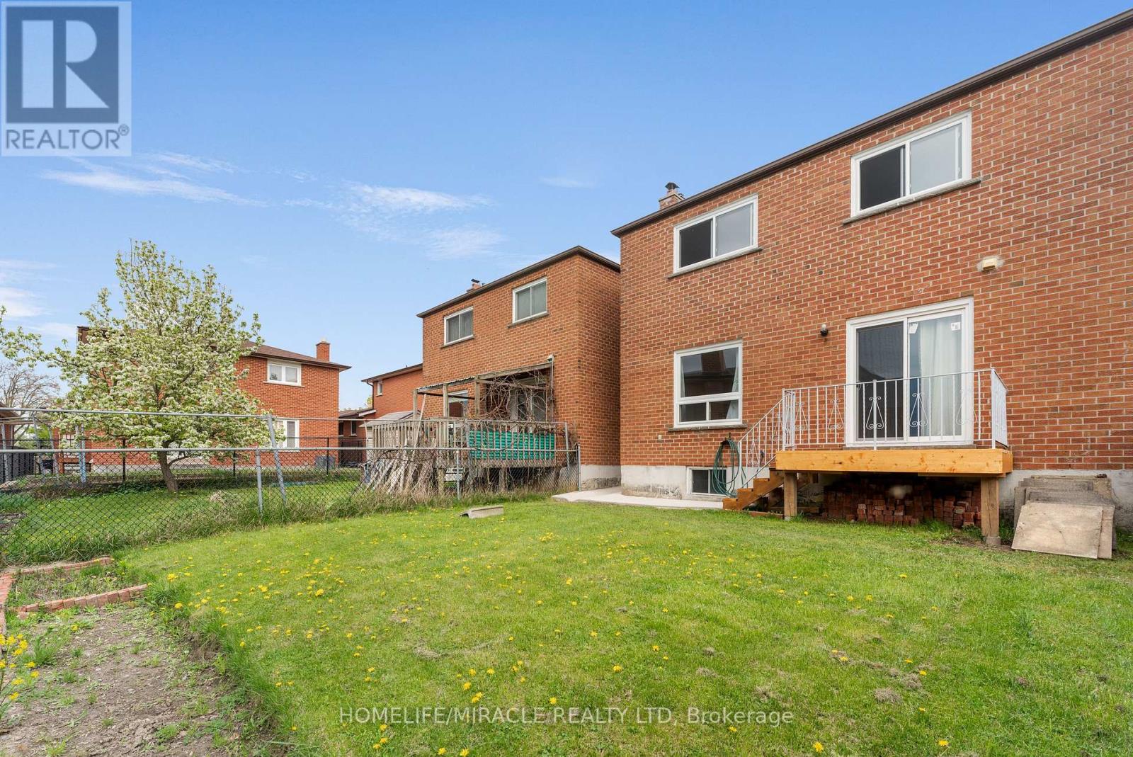 4 Greendowns Drive, Toronto, Ontario  M1M 2G7 - Photo 7 - E12958060