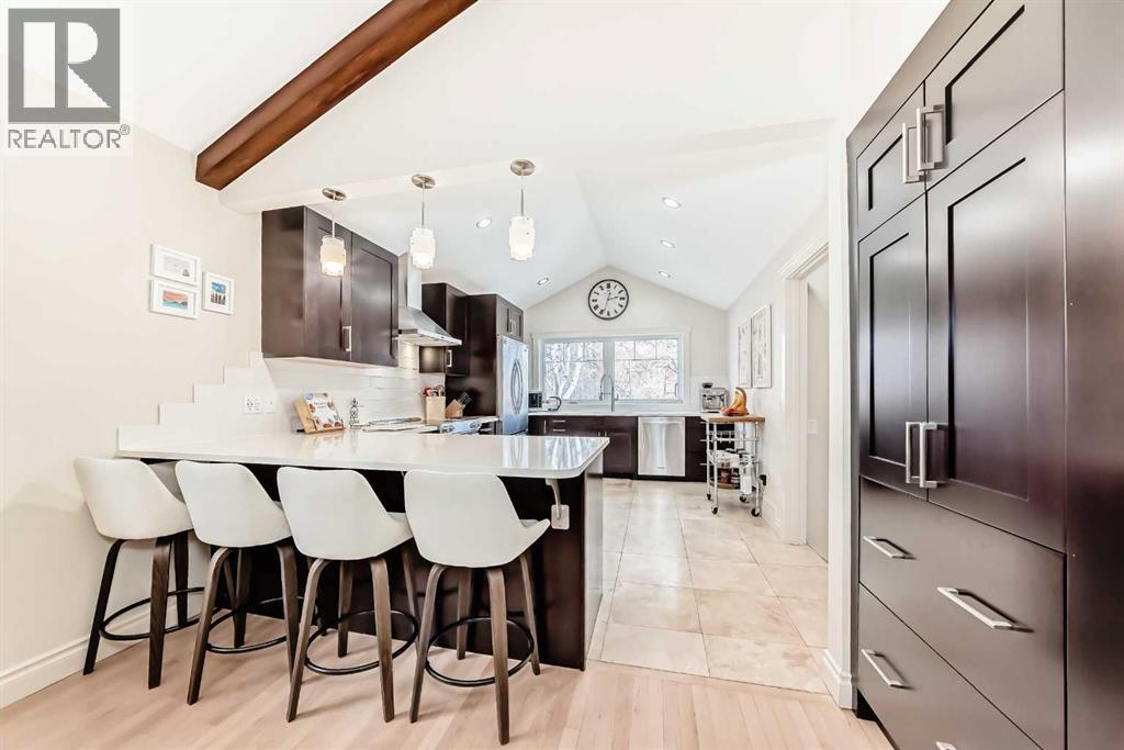 332 Varsity Close NW, Calgary, Alberta  T3B 2Z1 - Photo 3 - A2292241