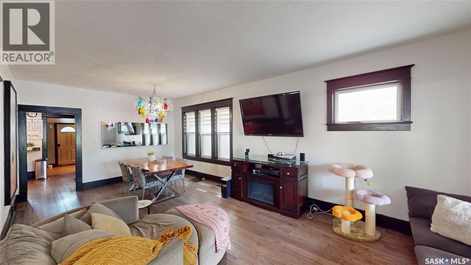 2161 Cameron Street, Regina, Saskatchewan  S4T 2V7 - Photo 2 - SK032052