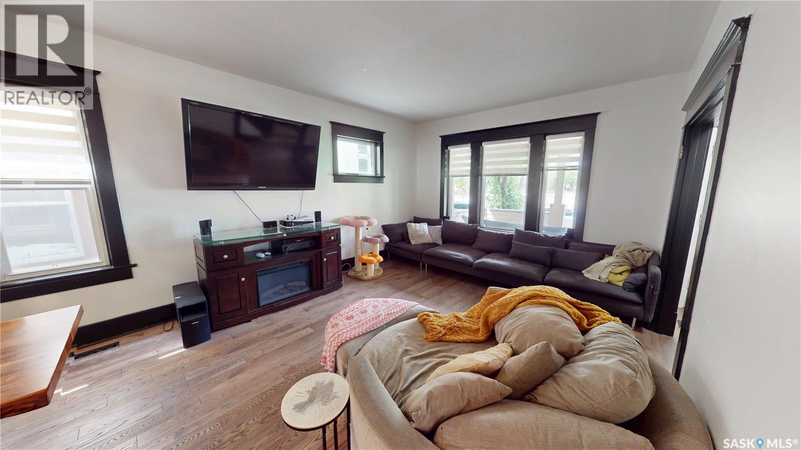 2161 Cameron Street, Regina, Saskatchewan  S4T 2V7 - Photo 3 - SK032052