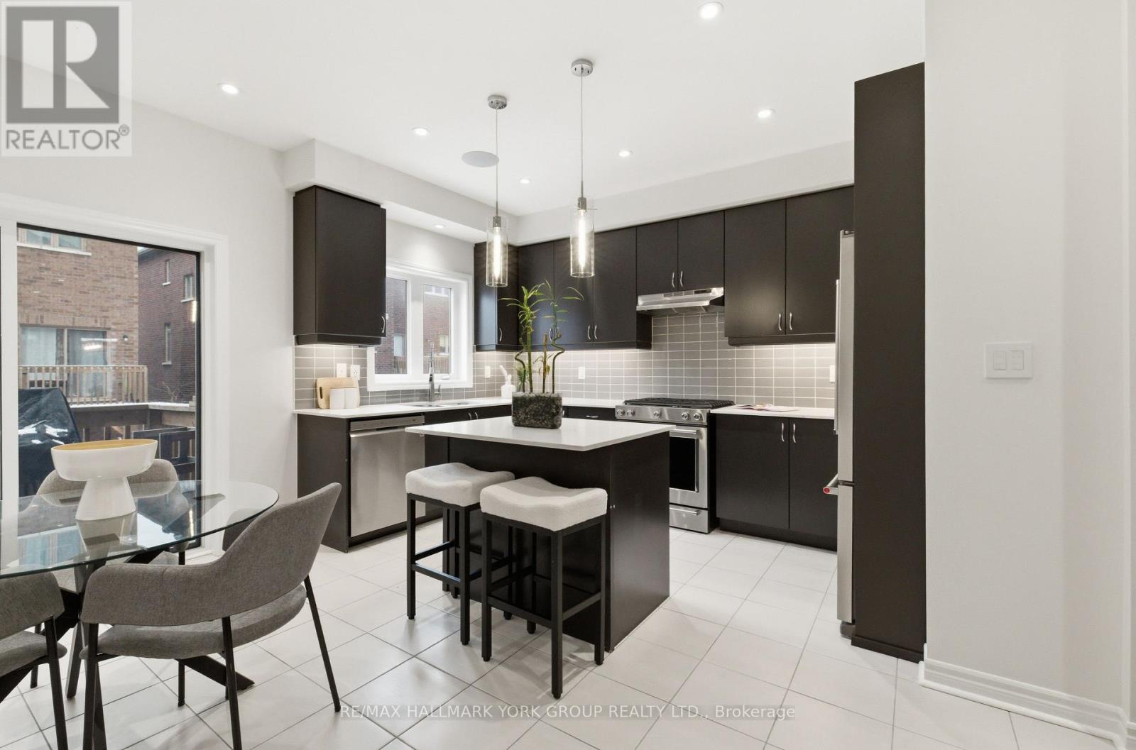 104 Gordon Circle, Newmarket, Ontario  L3Y 0C9 - Photo 10 - N12958080