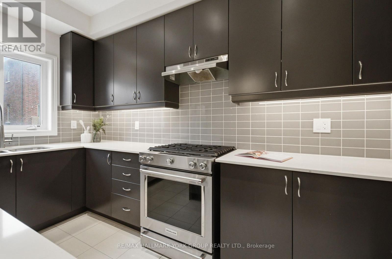 104 Gordon Circle, Newmarket, Ontario  L3Y 0C9 - Photo 12 - N12958080