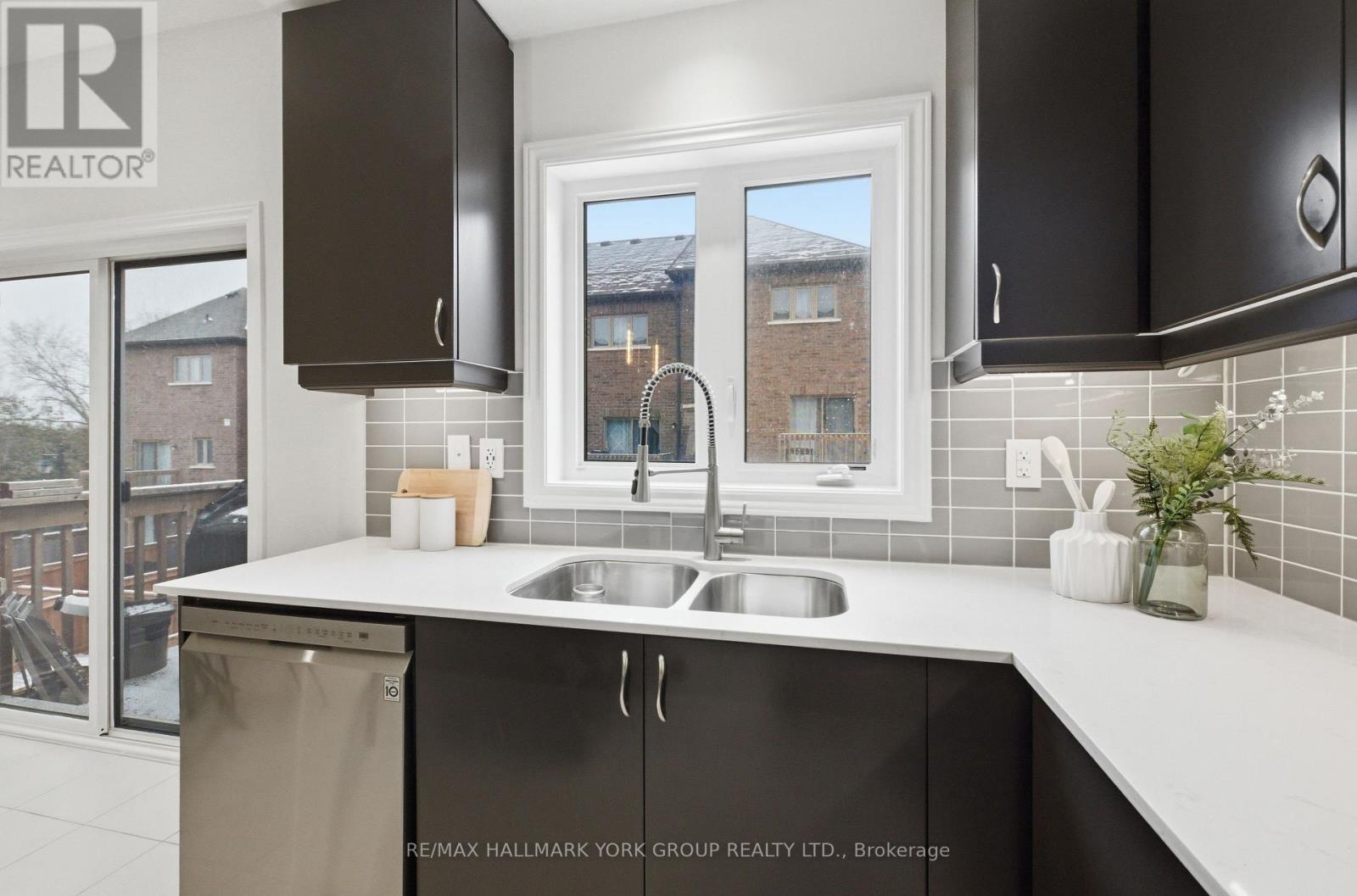 104 Gordon Circle, Newmarket, Ontario  L3Y 0C9 - Photo 13 - N12958080