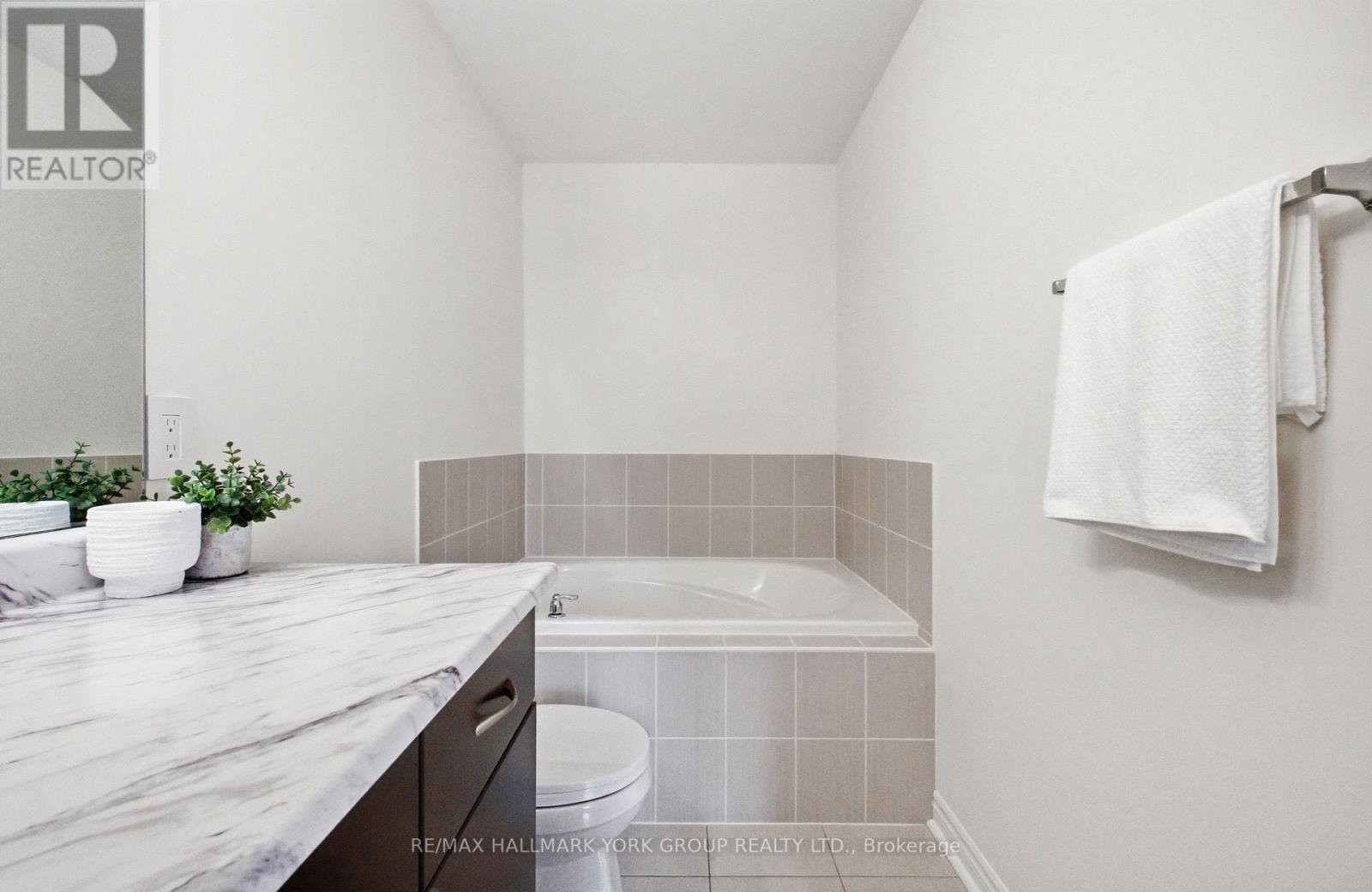 104 Gordon Circle, Newmarket, Ontario  L3Y 0C9 - Photo 27 - N12958080