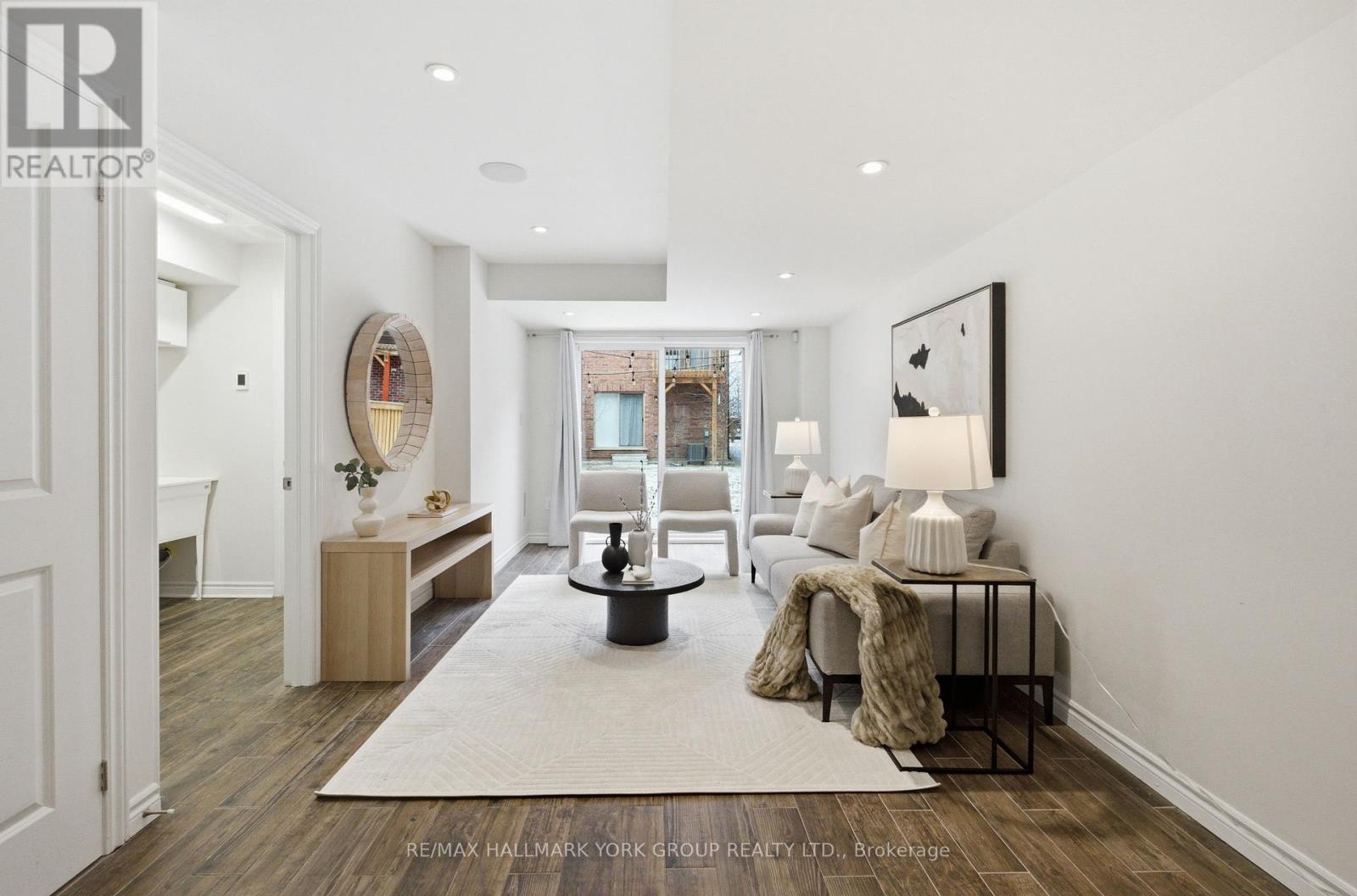 104 Gordon Circle, Newmarket, Ontario  L3Y 0C9 - Photo 5 - N12958080