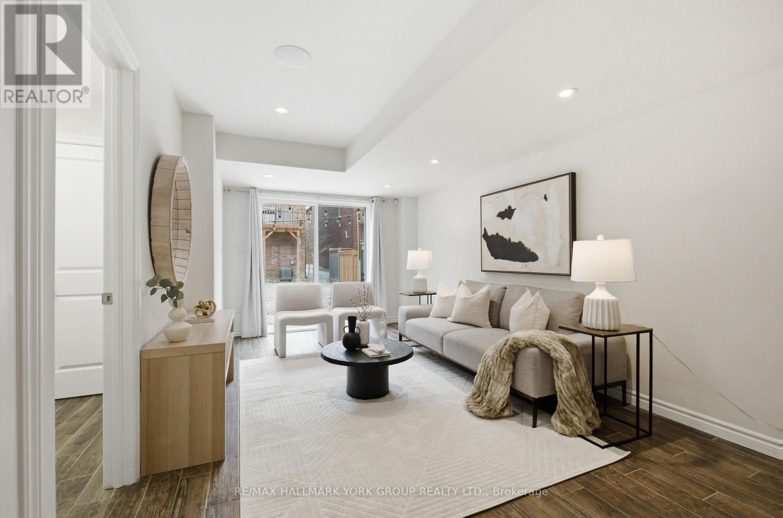 104 Gordon Circle, Newmarket, Ontario  L3Y 0C9 - Photo 6 - N12958080