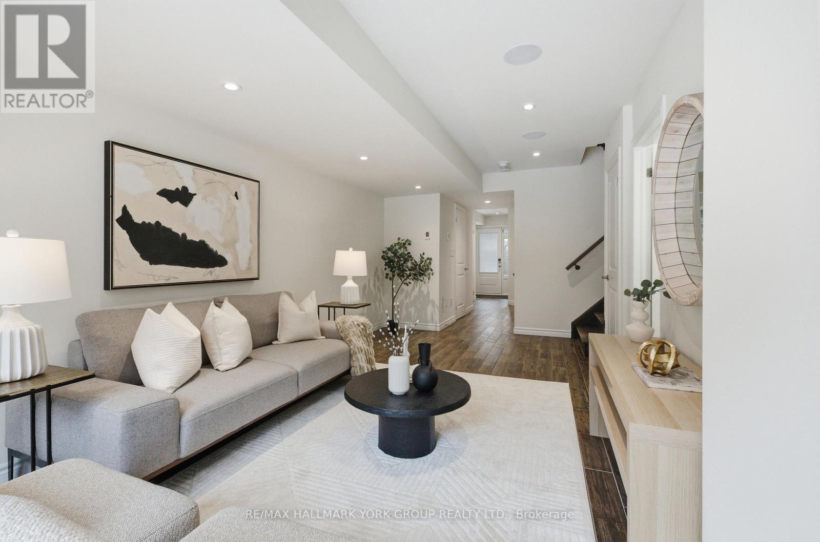 104 Gordon Circle, Newmarket, Ontario  L3Y 0C9 - Photo 8 - N12958080