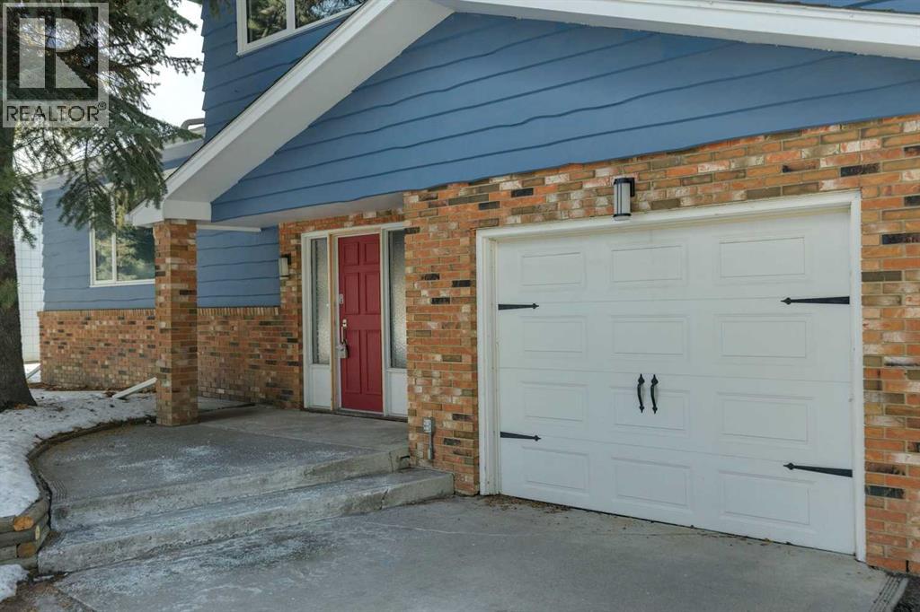 4023 Varmoor Road NW, Calgary, Alberta  T3A 0B1 - Photo 2 - A2288799