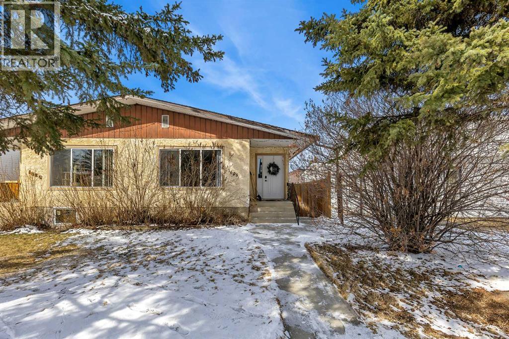 1628 Saskatchewan Street, Crossfield, Alberta  T0M 0S0 - Photo 3 - A2296530