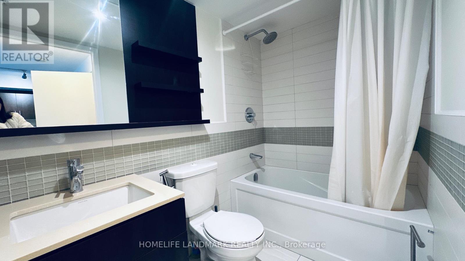 605 - 295 Adelaide Street W, Toronto, Ontario  M5V 0L4 - Photo 11 - C12958090