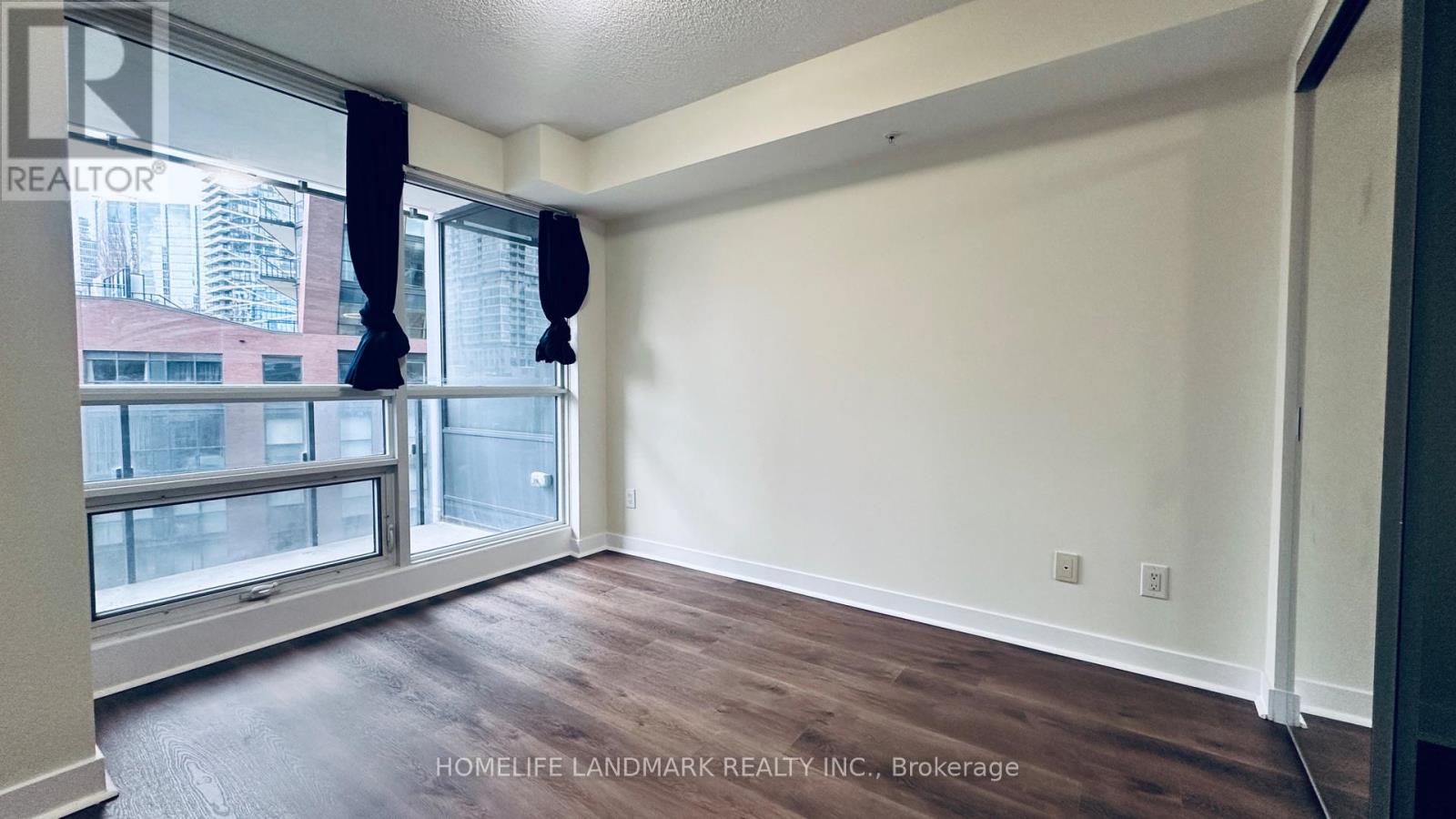 605 - 295 Adelaide Street W, Toronto, Ontario  M5V 0L4 - Photo 17 - C12958090