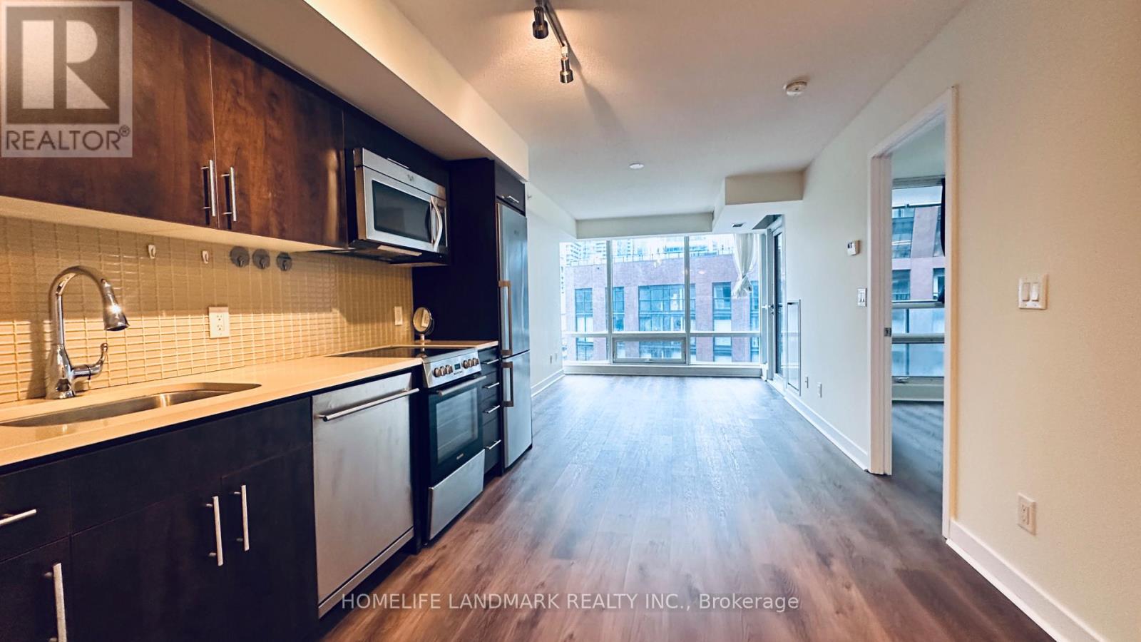 605 - 295 Adelaide Street W, Toronto, Ontario  M5V 0L4 - Photo 3 - C12958090