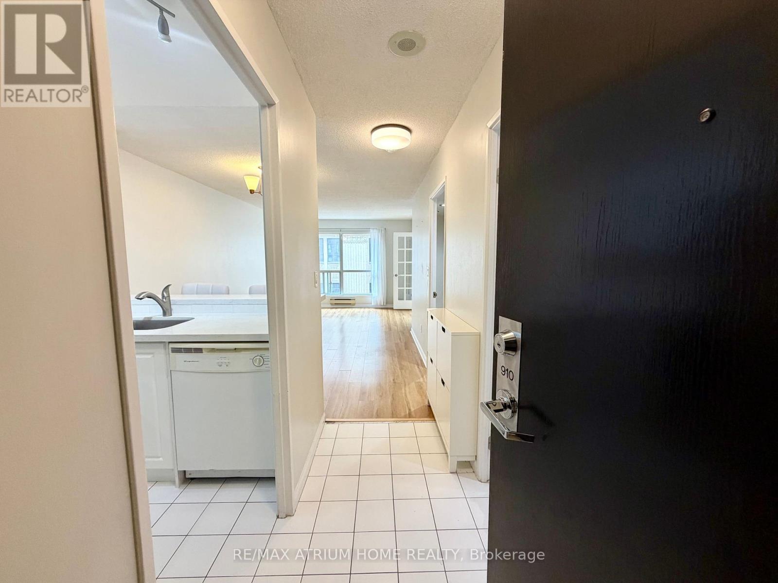 910 - 7 CARLTON STREET, Toronto, Ontario