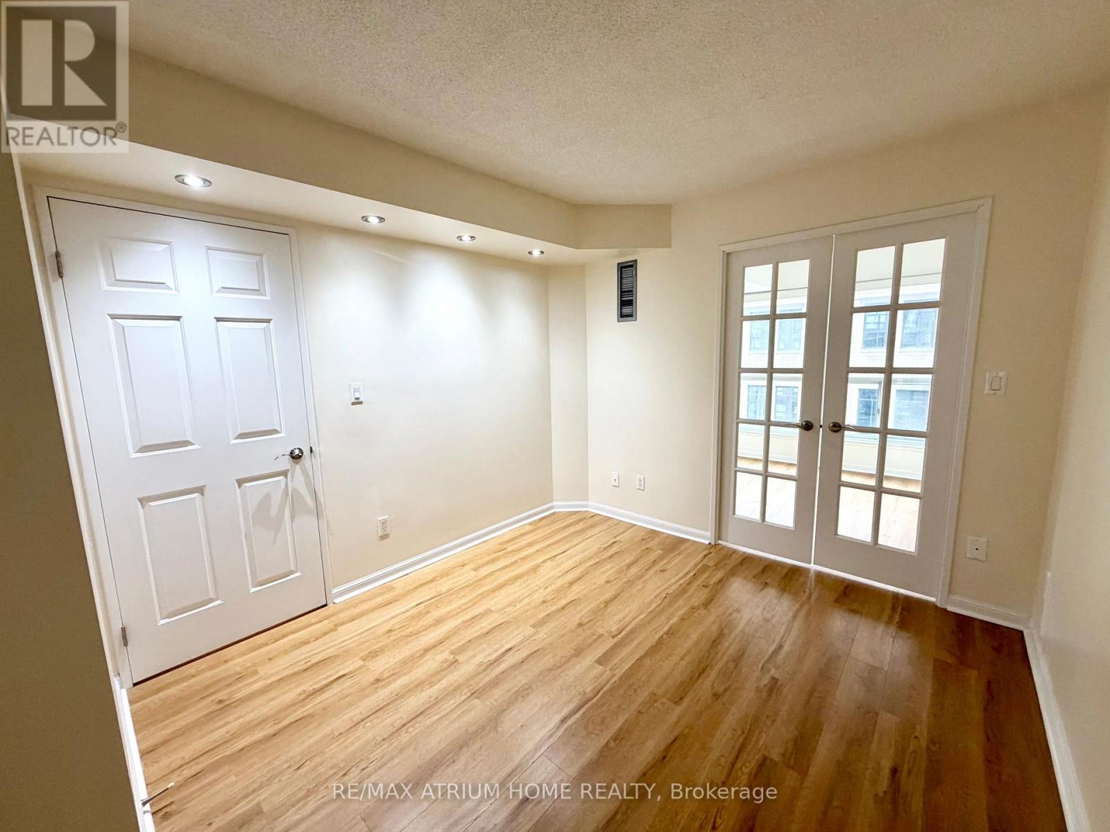 910 - 7 Carlton Street, Toronto, Ontario  M5B 2M3 - Photo 11 - C12958124