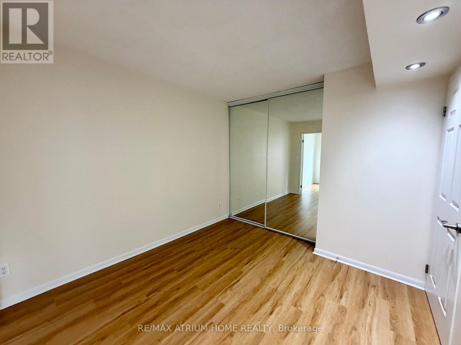 910 - 7 Carlton Street, Toronto, Ontario  M5B 2M3 - Photo 12 - C12958124