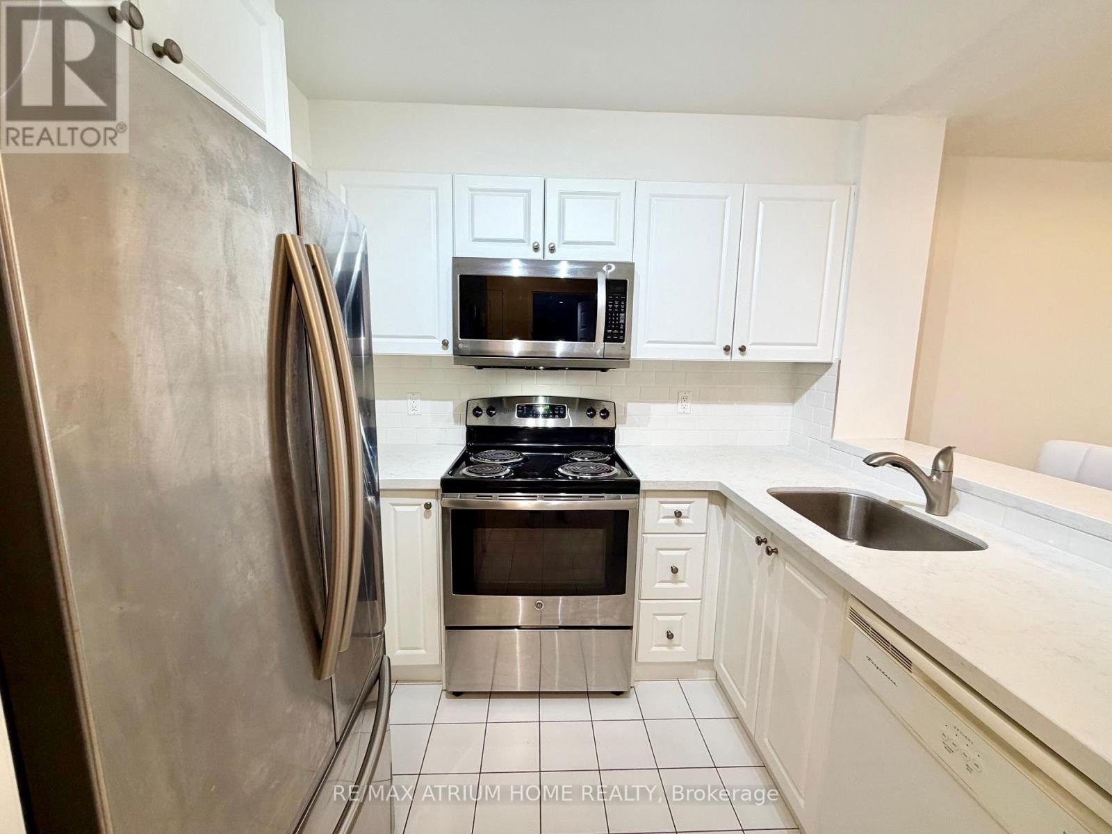 910 - 7 Carlton Street, Toronto, Ontario  M5B 2M3 - Photo 3 - C12958124