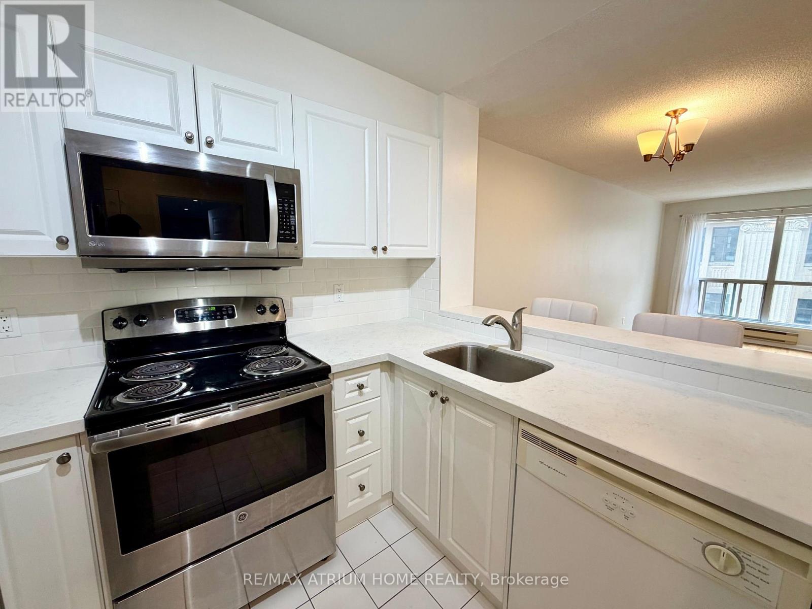 910 - 7 Carlton Street, Toronto, Ontario  M5B 2M3 - Photo 4 - C12958124