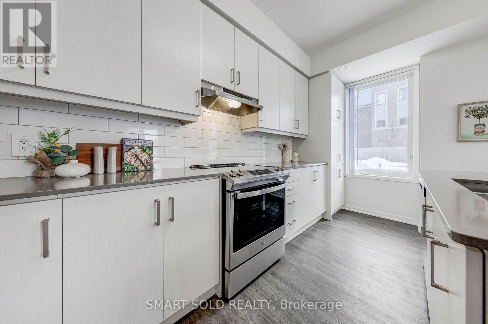 110 - 10 Almond Blossom Mews, Vaughan, Ontario  L4K 0N6 - Photo 9 - N12958096