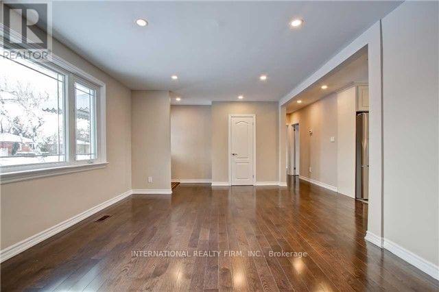 Main - 21 Cartier Crescent, Richmond Hill, Ontario  L4C 2M9 - Photo 4 - N12958136