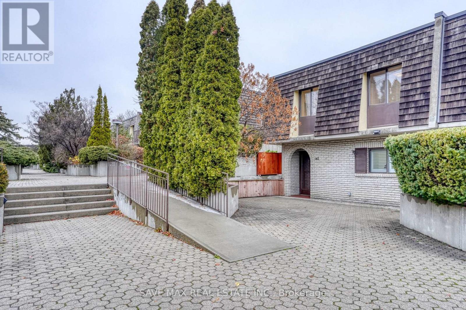 182 - 1250 Mississauga Valley Boulevard S, Mississauga, Ontario  L5A 3R6 - Photo 2 - W12958102