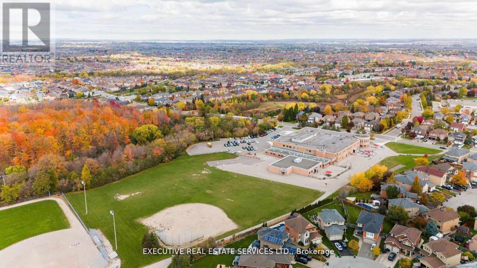 48 Eagleridge Drive, Brampton, Ontario  L6R 1E9 - Photo 7 - W12958116