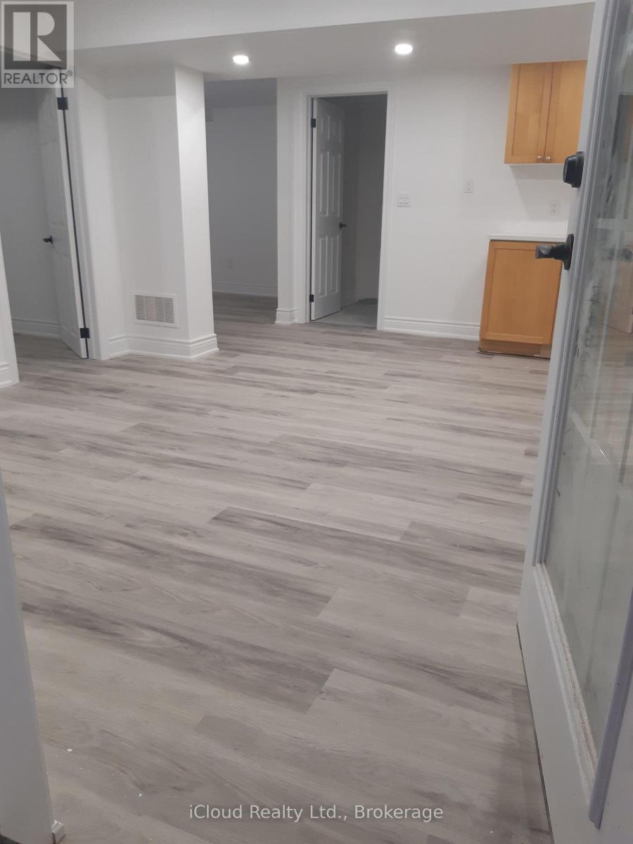 7502 Black Walnut ( Lower Level ) Trail, Mississauga, Ontario  L5N 8A9 - Photo 7 - W12958134