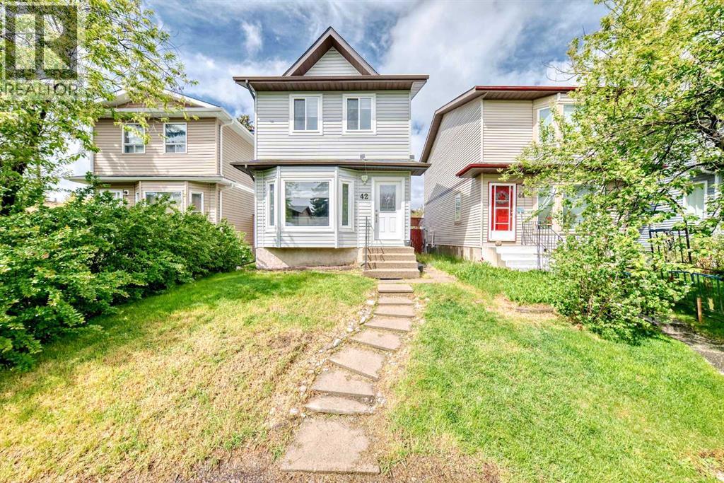 42 Taraglen Road NE, Calgary, Alberta  T3J 2N6 - Photo 2 - A2253274
