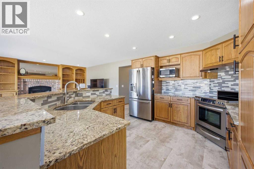 40 Country Hills Close NW, Calgary, Alberta  T3K 3Y9 - Photo 8 - A2292514