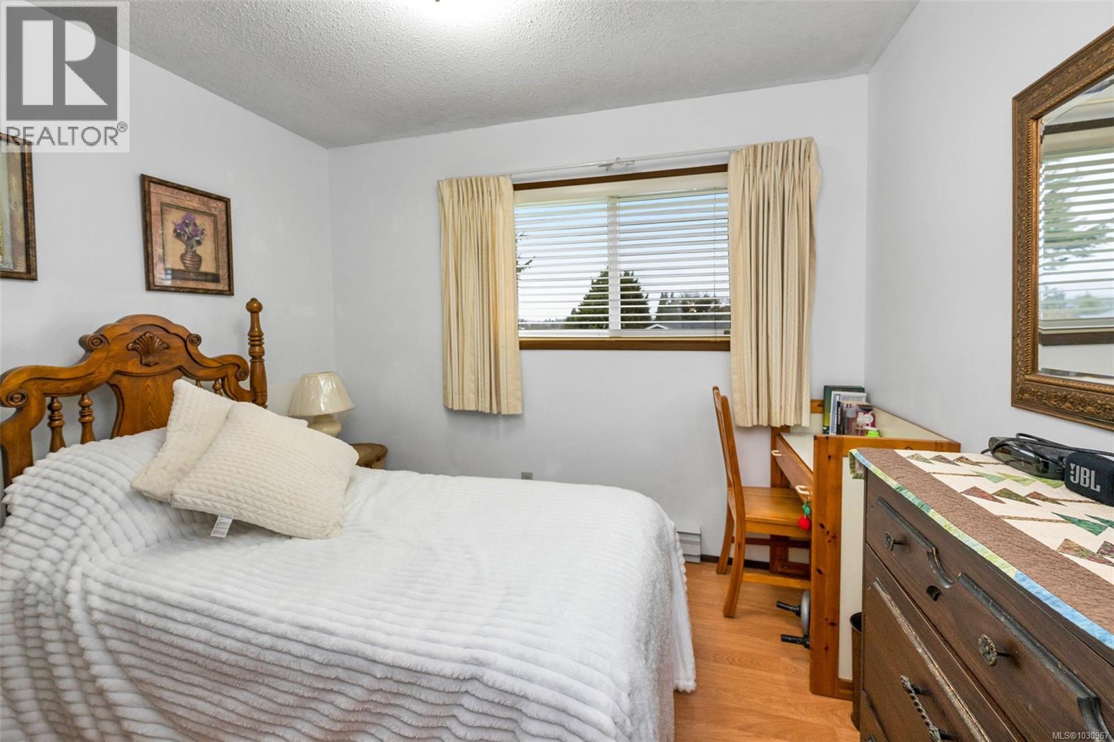 803 Kimberly Pl, Saanich, British Columbia V8X 4R2 - Photo 10 - 1030967