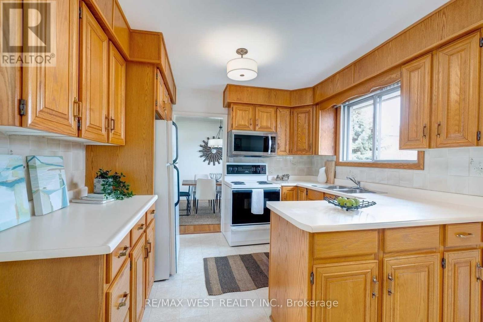 29 Fulwell Crescent, Toronto, Ontario M3J 1Y4 - Photo 11 - W12943466