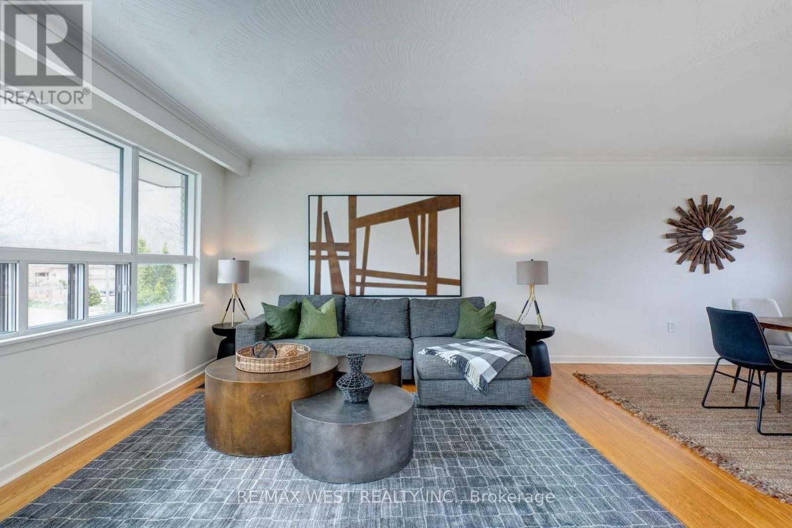 29 Fulwell Crescent, Toronto, Ontario M3J 1Y4 - Photo 4 - W12943466