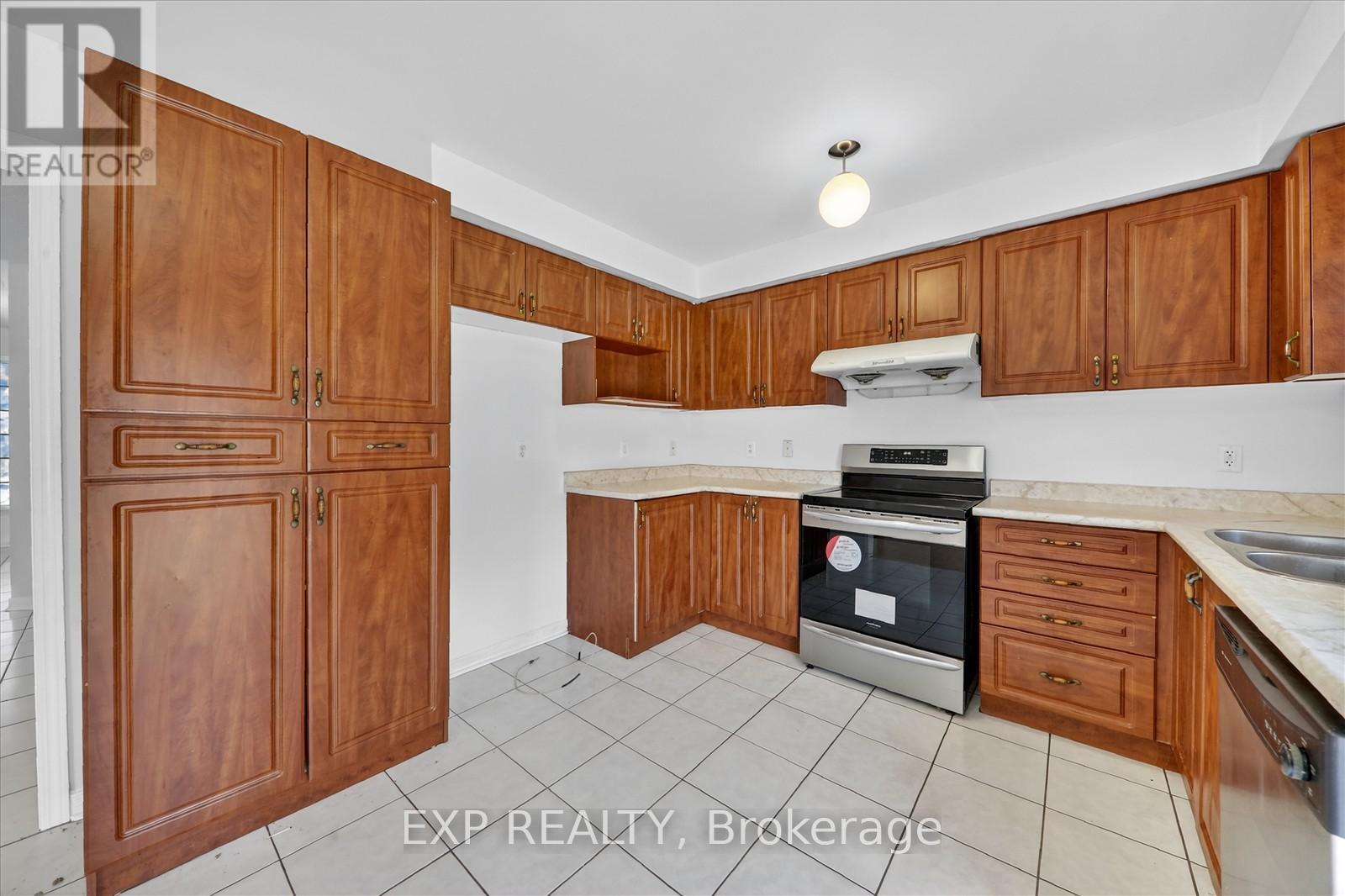 31 Cobblehill Crescent, Brampton, Ontario  L6P 2M4 - Photo 16 - W12958154