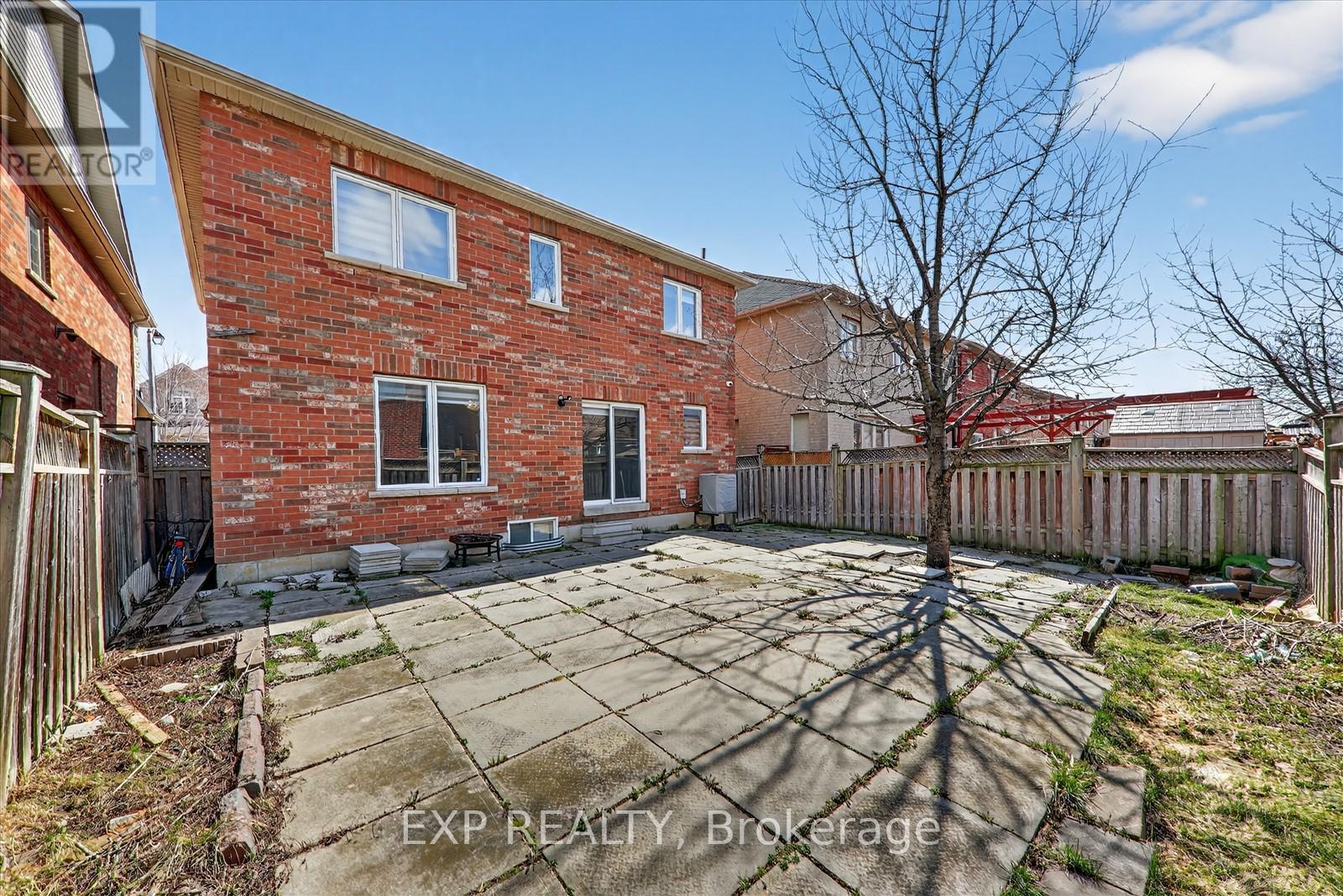 31 Cobblehill Crescent, Brampton, Ontario  L6P 2M4 - Photo 27 - W12958154