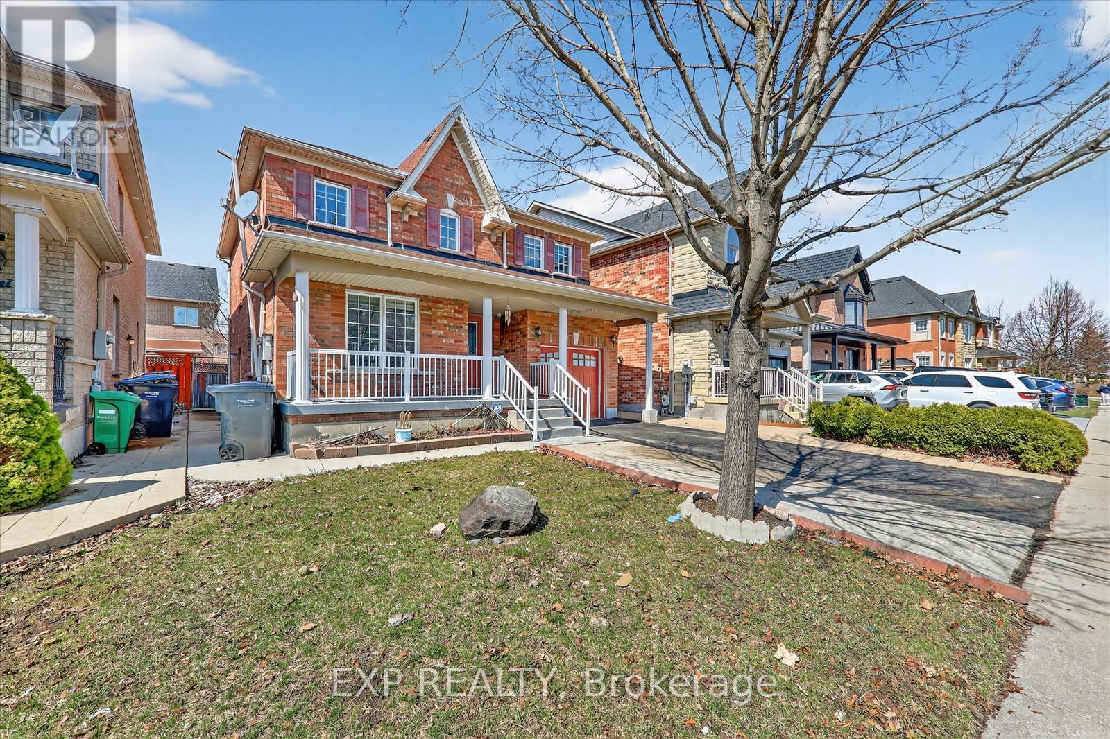 31 Cobblehill Crescent, Brampton, Ontario  L6P 2M4 - Photo 3 - W12958154