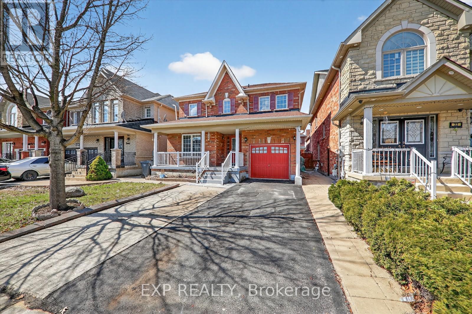 31 Cobblehill Crescent, Brampton, Ontario  L6P 2M4 - Photo 4 - W12958154