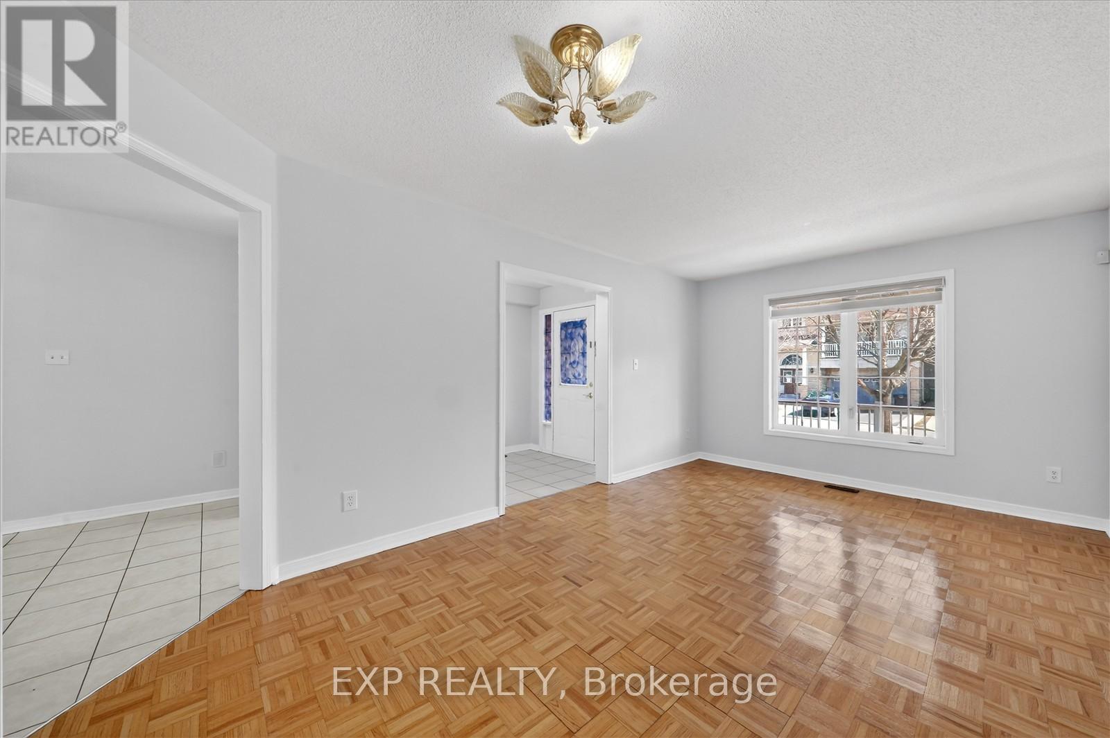 31 Cobblehill Crescent, Brampton, Ontario  L6P 2M4 - Photo 8 - W12958154