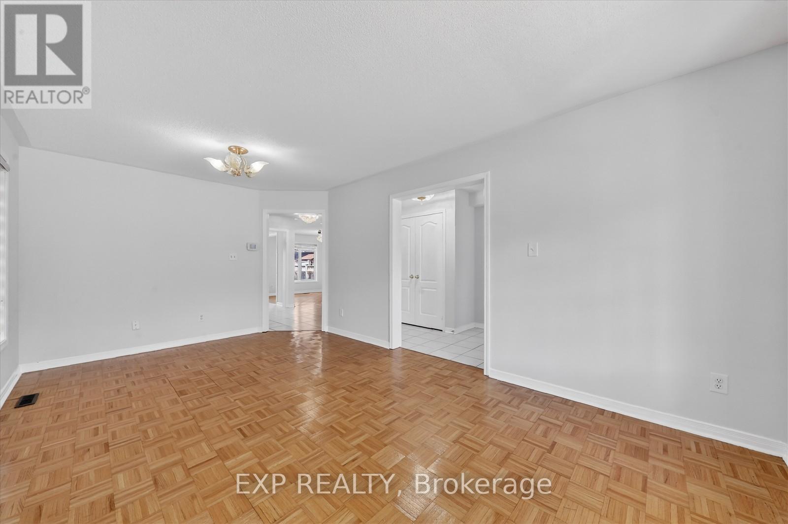 31 Cobblehill Crescent, Brampton, Ontario  L6P 2M4 - Photo 9 - W12958154