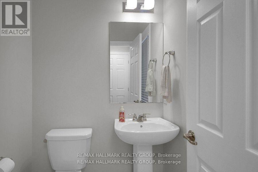 135 Gatespark Private, Ottawa, Ontario  K2T 1L1 - Photo 6 - X12815468