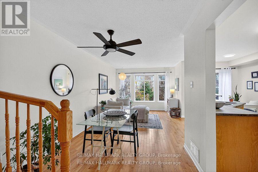 135 Gatespark Private, Ottawa, Ontario  K2T 1L1 - Photo 8 - X12815468