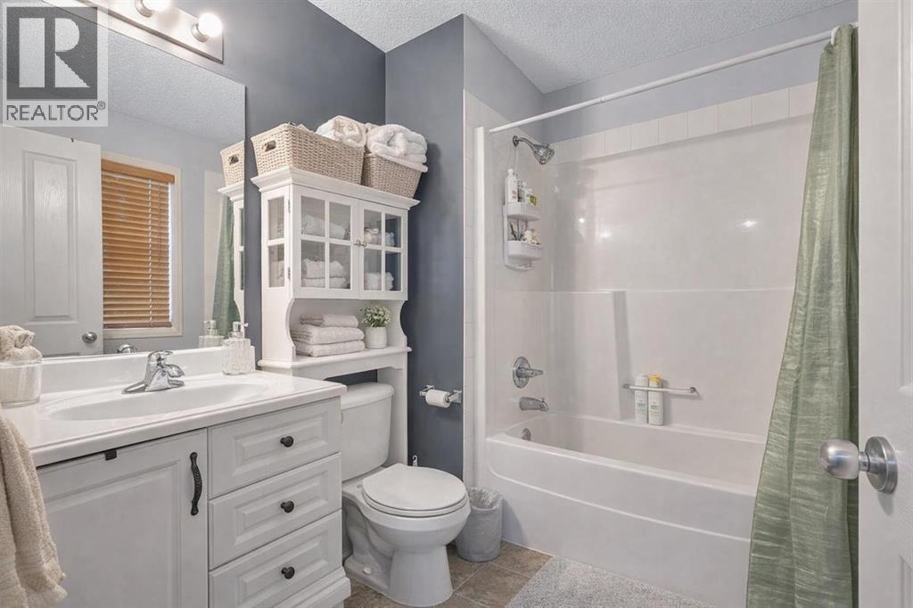 83 Luxstone Crescent SW, Airdrie, Alberta  T4B 2W7 - Photo 9 - A2295321