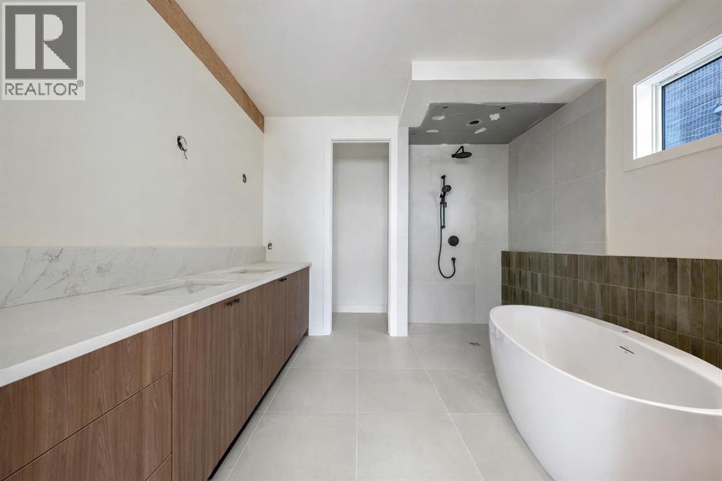 710 Bridge Crescent NE, Calgary, Alberta  T2E 5B5 - Photo 13 - A2287938