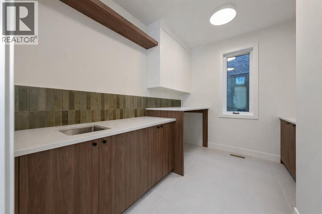 710 Bridge Crescent NE, Calgary, Alberta  T2E 5B5 - Photo 17 - A2287938