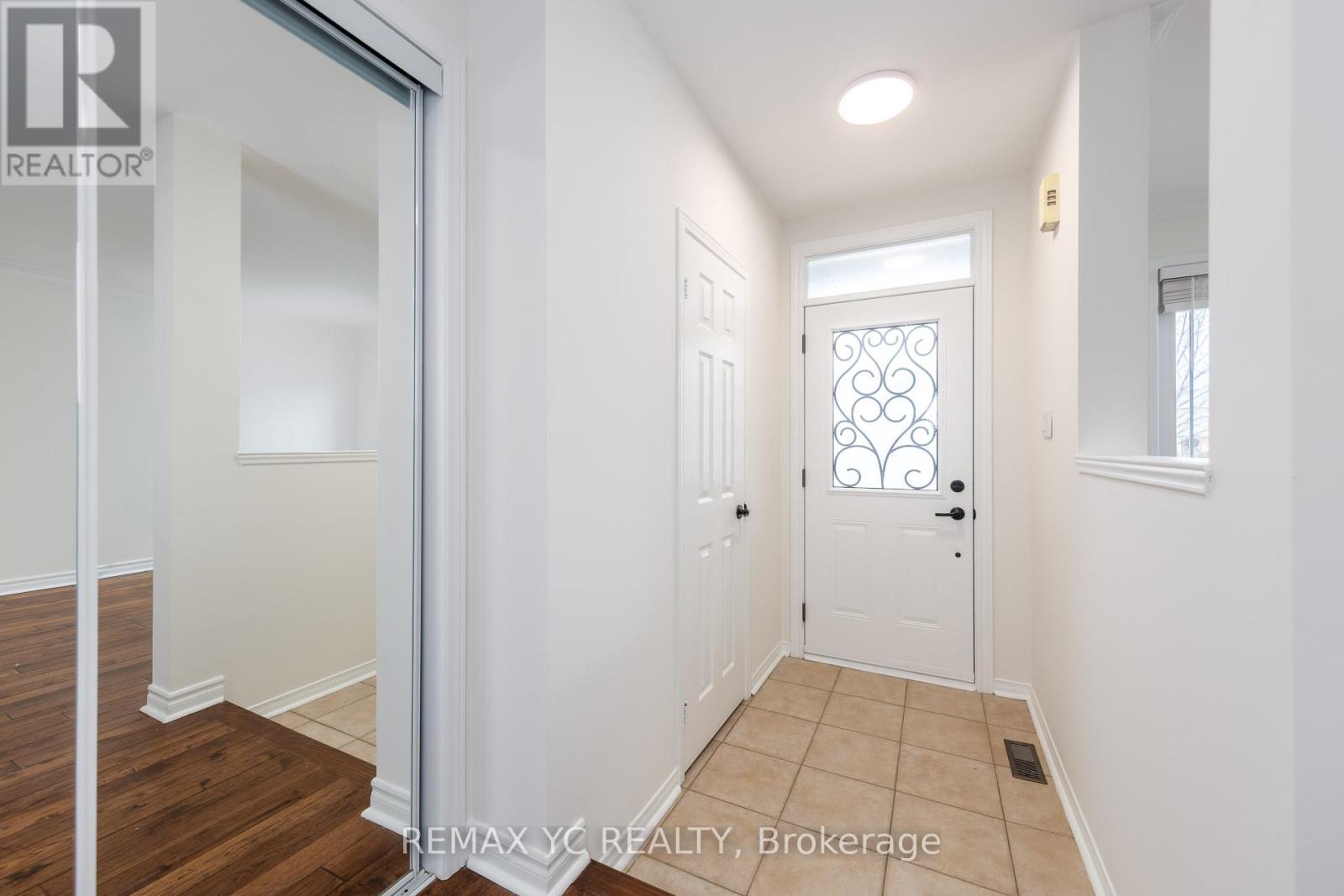 299 Bantry Avenue, Richmond Hill, Ontario  L4B 4M8 - Photo 3 - N12951284