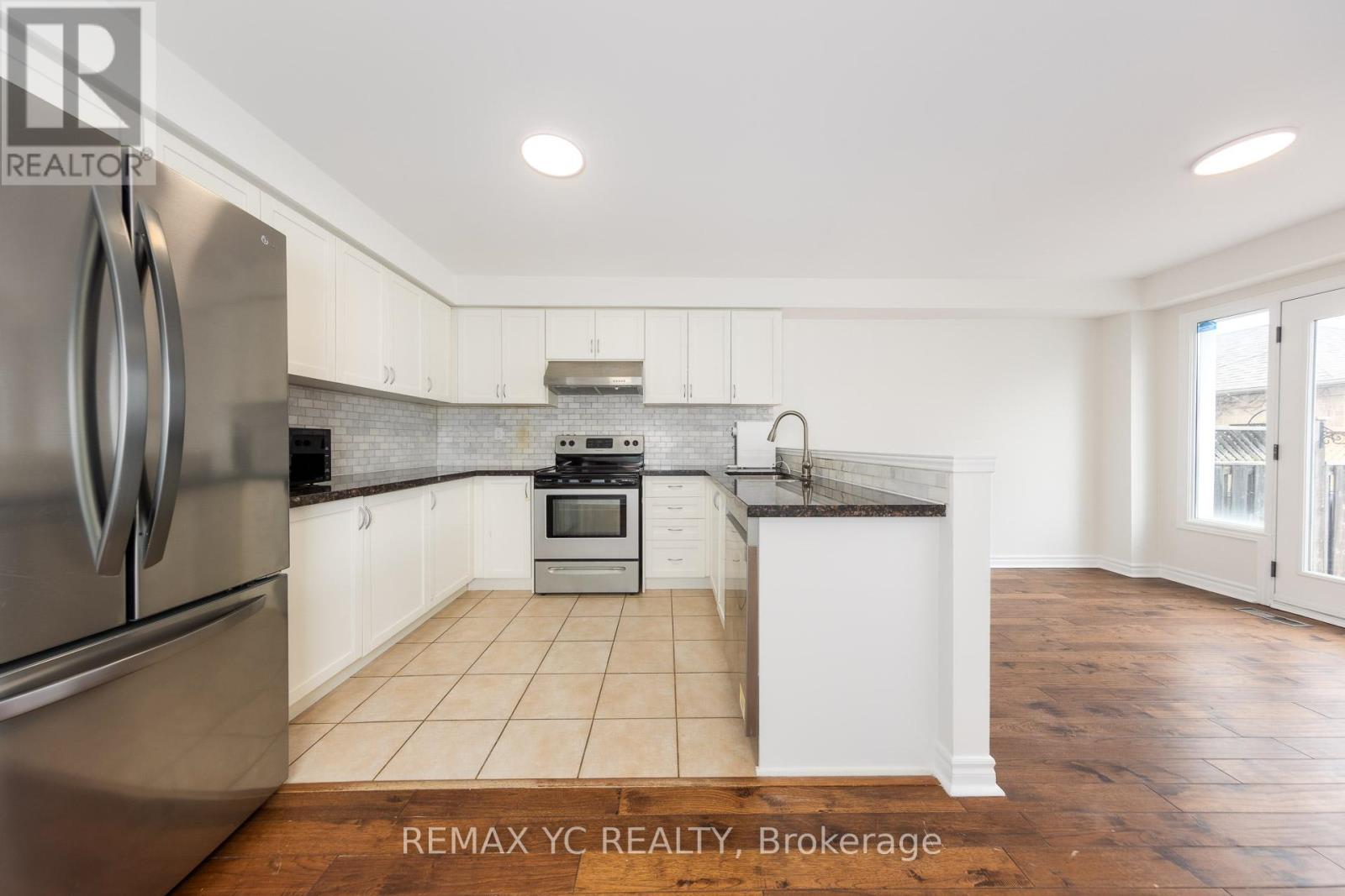 299 Bantry Avenue, Richmond Hill, Ontario  L4B 4M8 - Photo 9 - N12951284