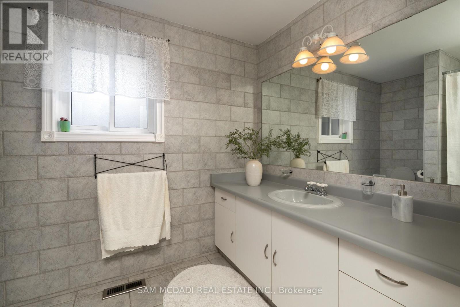 69 Parkside Drive, Brampton, Ontario  L6Y 3A1 - Photo 21 - W12958182