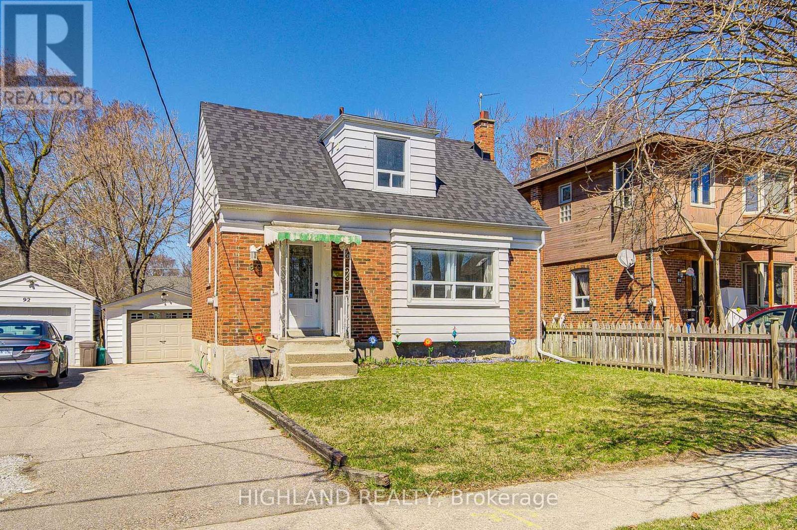 90 CLOUSTON AVENUE, Toronto, Ontario