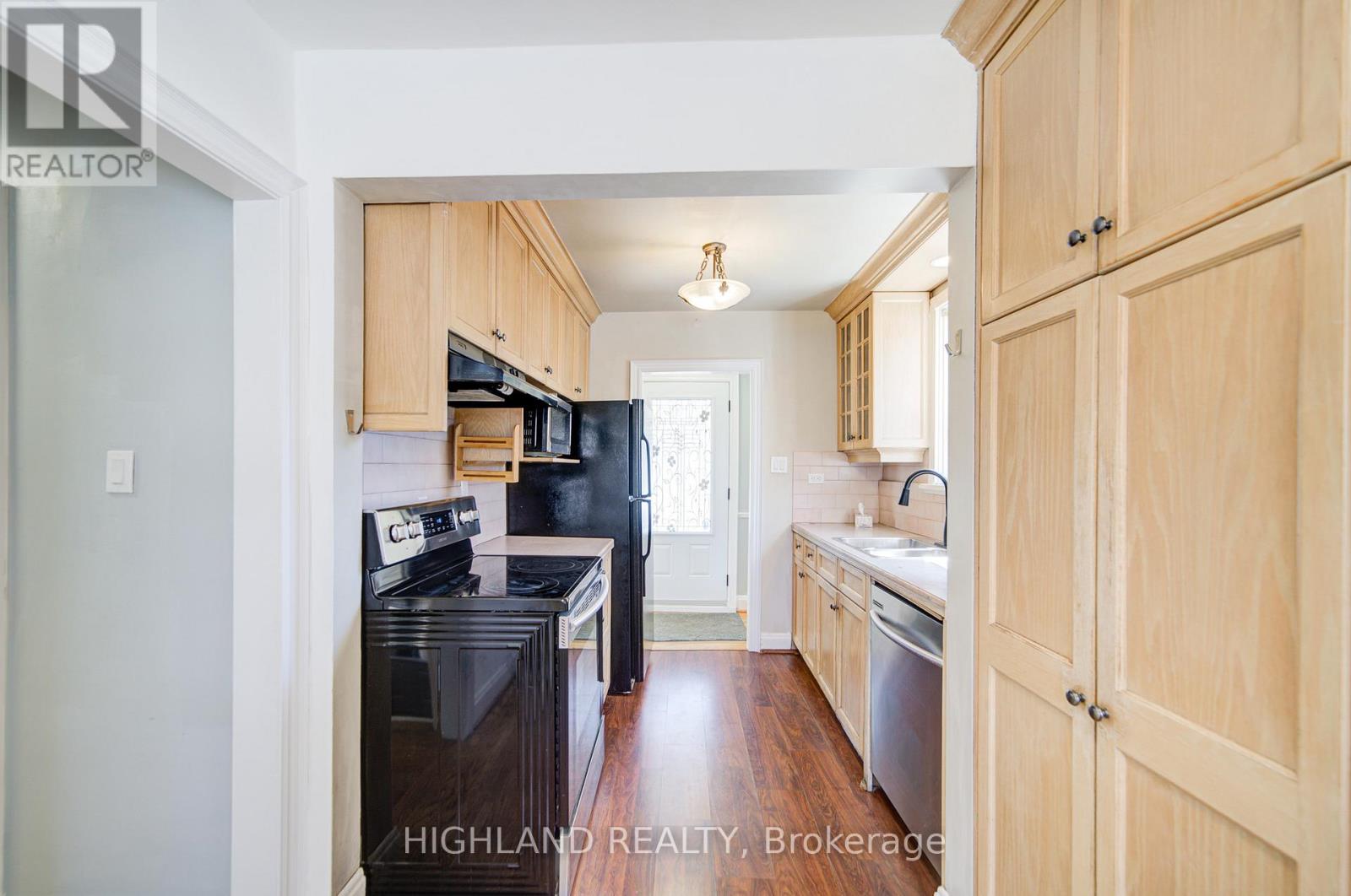 90 Clouston Avenue, Toronto, Ontario  M9N 1A7 - Photo 10 - W12958188