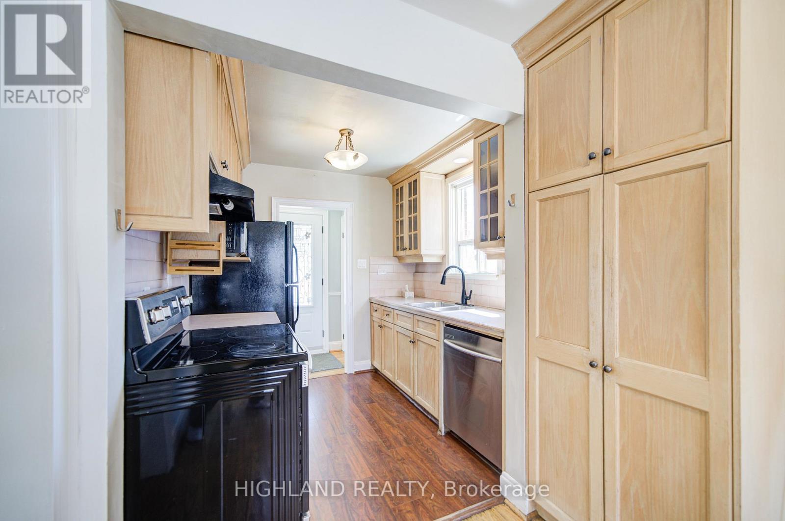 90 Clouston Avenue, Toronto, Ontario  M9N 1A7 - Photo 11 - W12958188