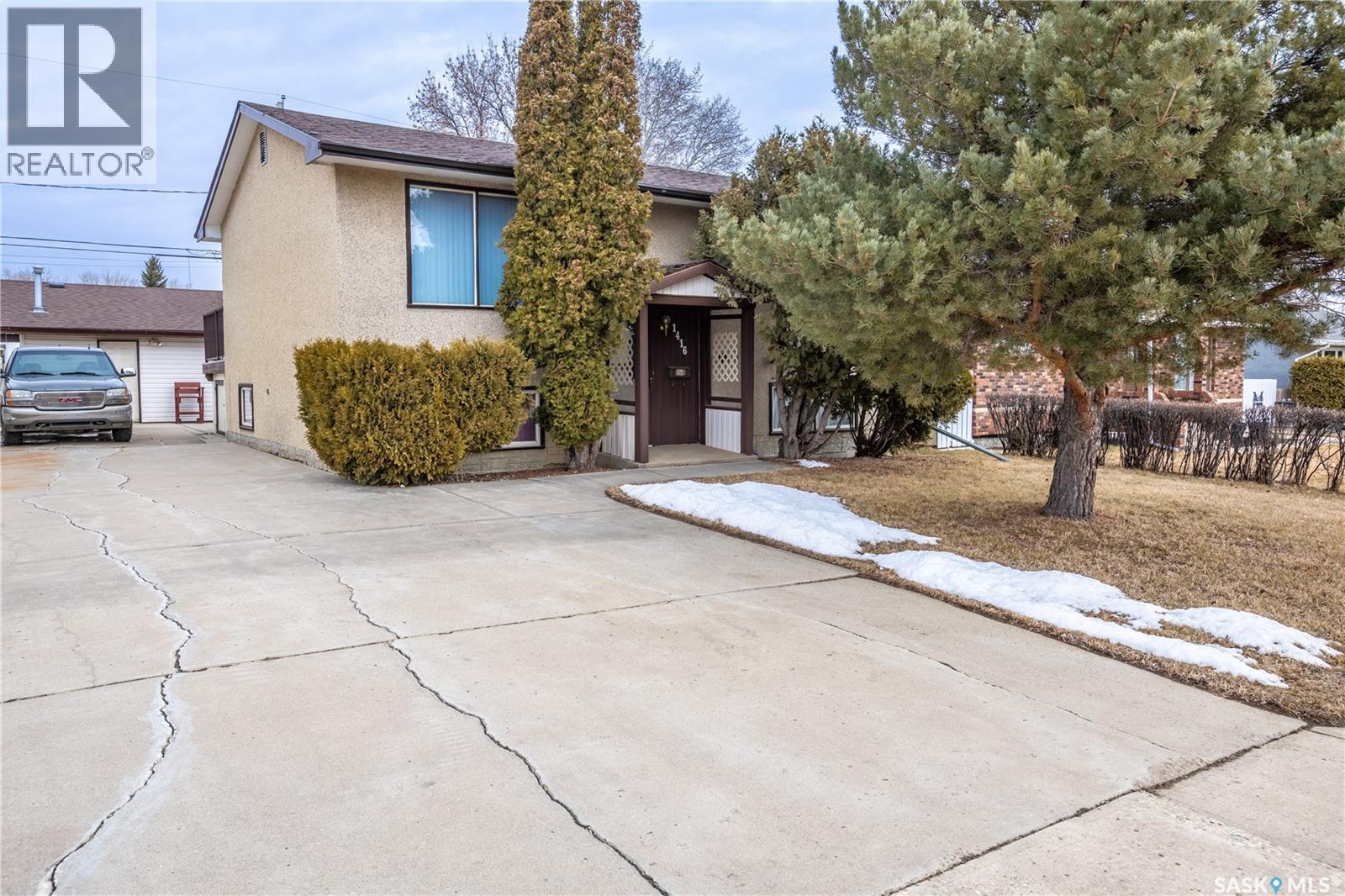 1416 Athabasca STREET W, Moose Jaw, Saskatchewan